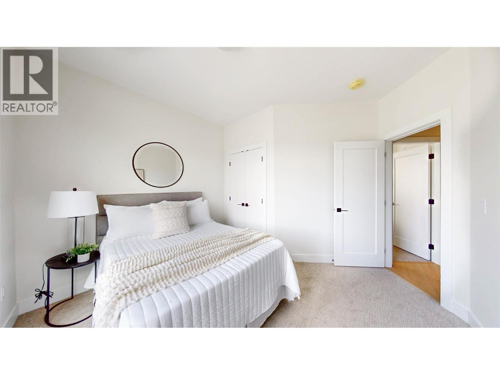 381 Chardonnay Avenue, Oliver