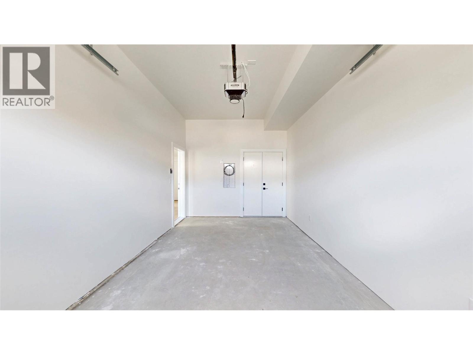 381 Chardonnay Avenue, Oliver