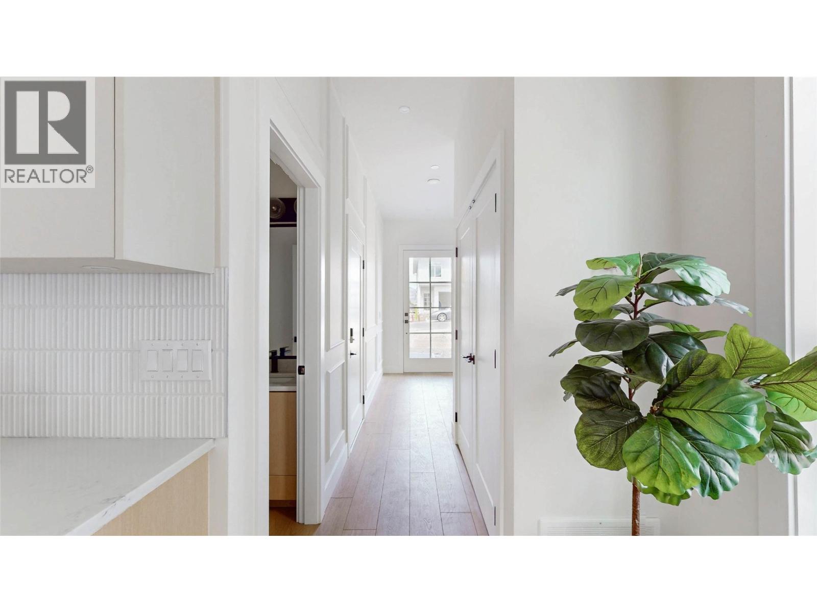 381 Chardonnay Avenue, Oliver