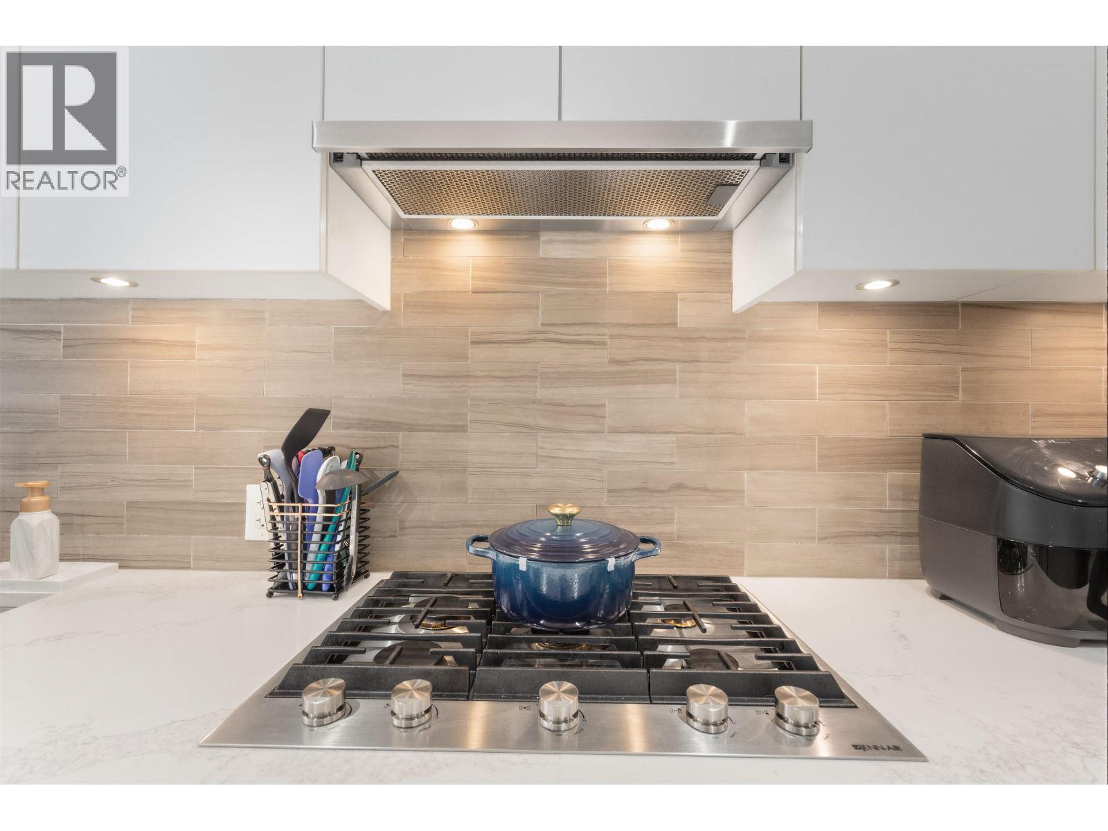 613 3451 SAWMILL CRESCENT, Vancouver