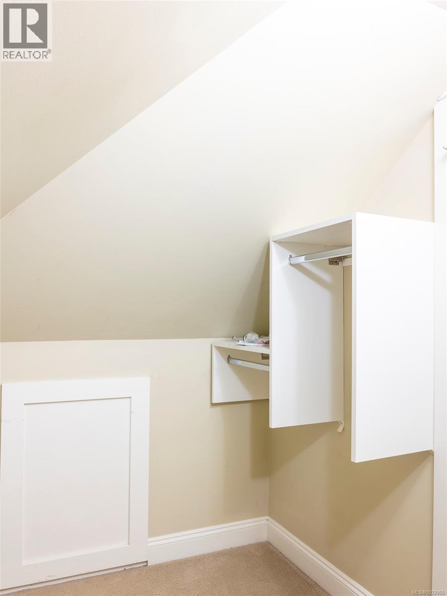 3 1290 Richardson St, Victoria