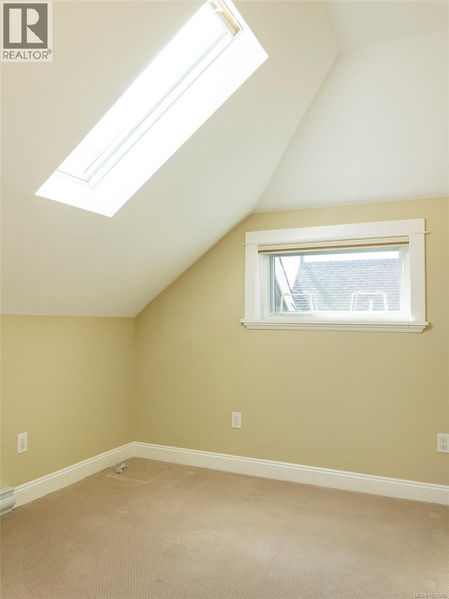 3 1290 Richardson St, Victoria