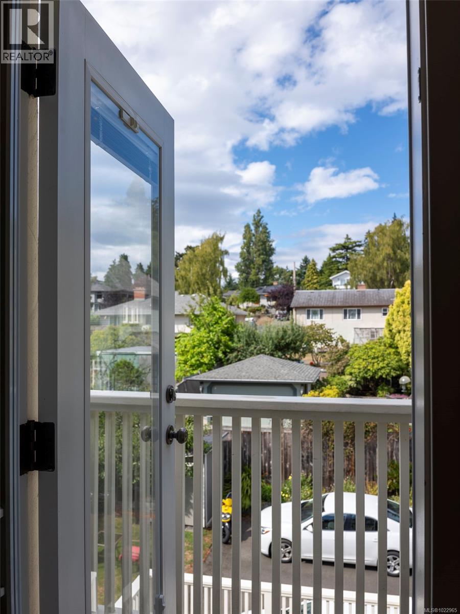 3 1290 Richardson St, Victoria