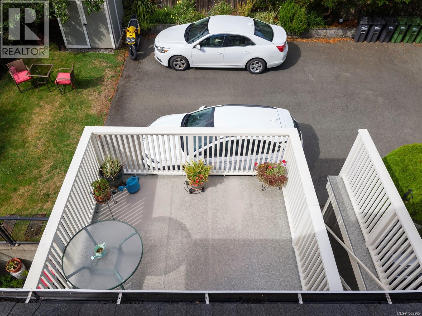 3 1290 Richardson St, Victoria