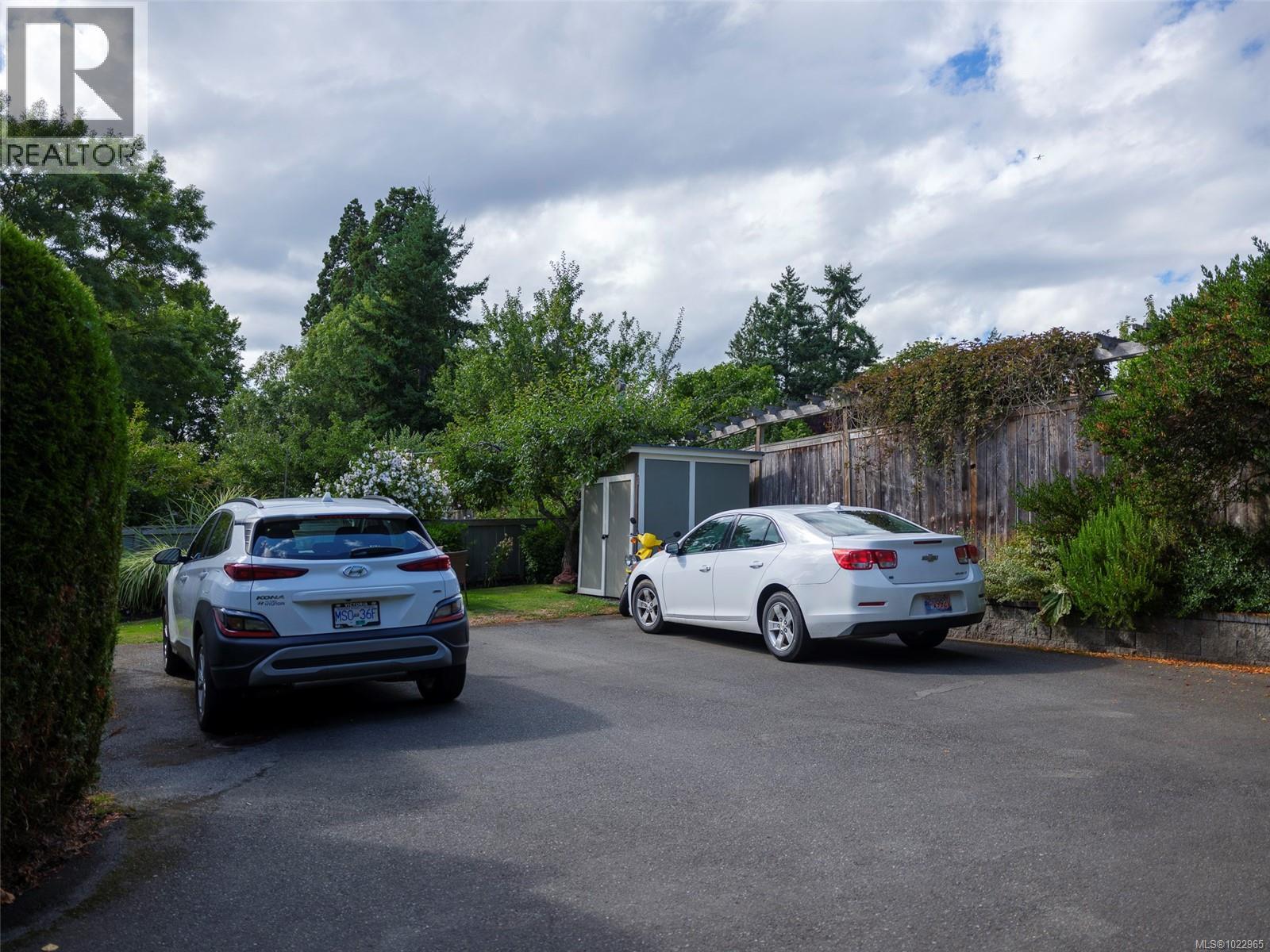 3 1290 Richardson St, Victoria