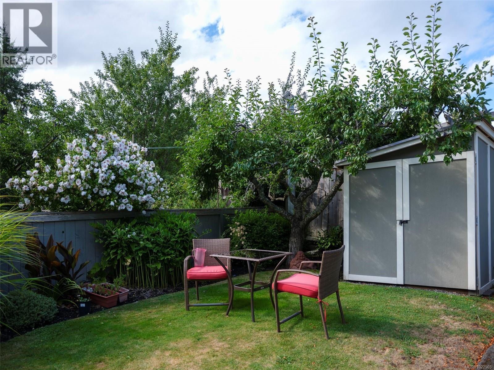 3 1290 Richardson St, Victoria