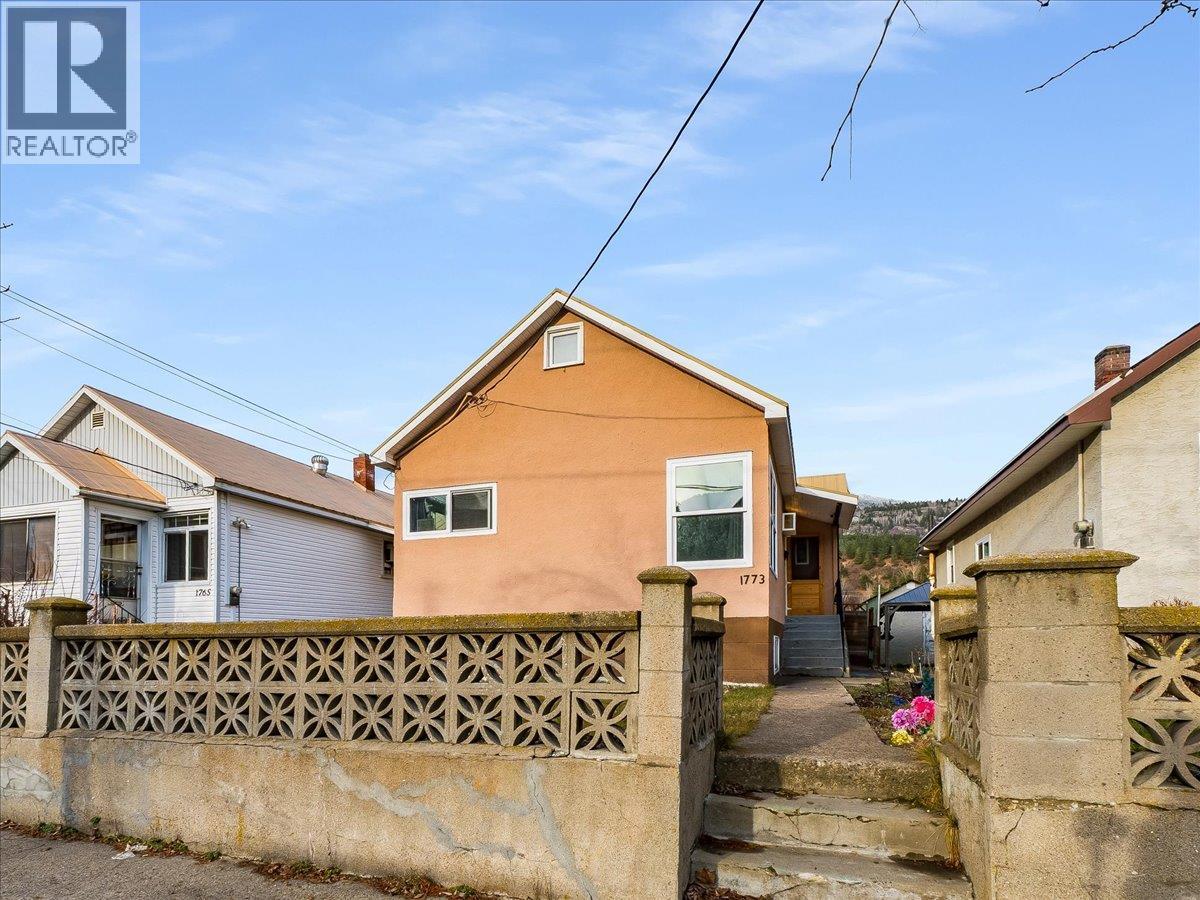 1773 Third Avenue, Trail