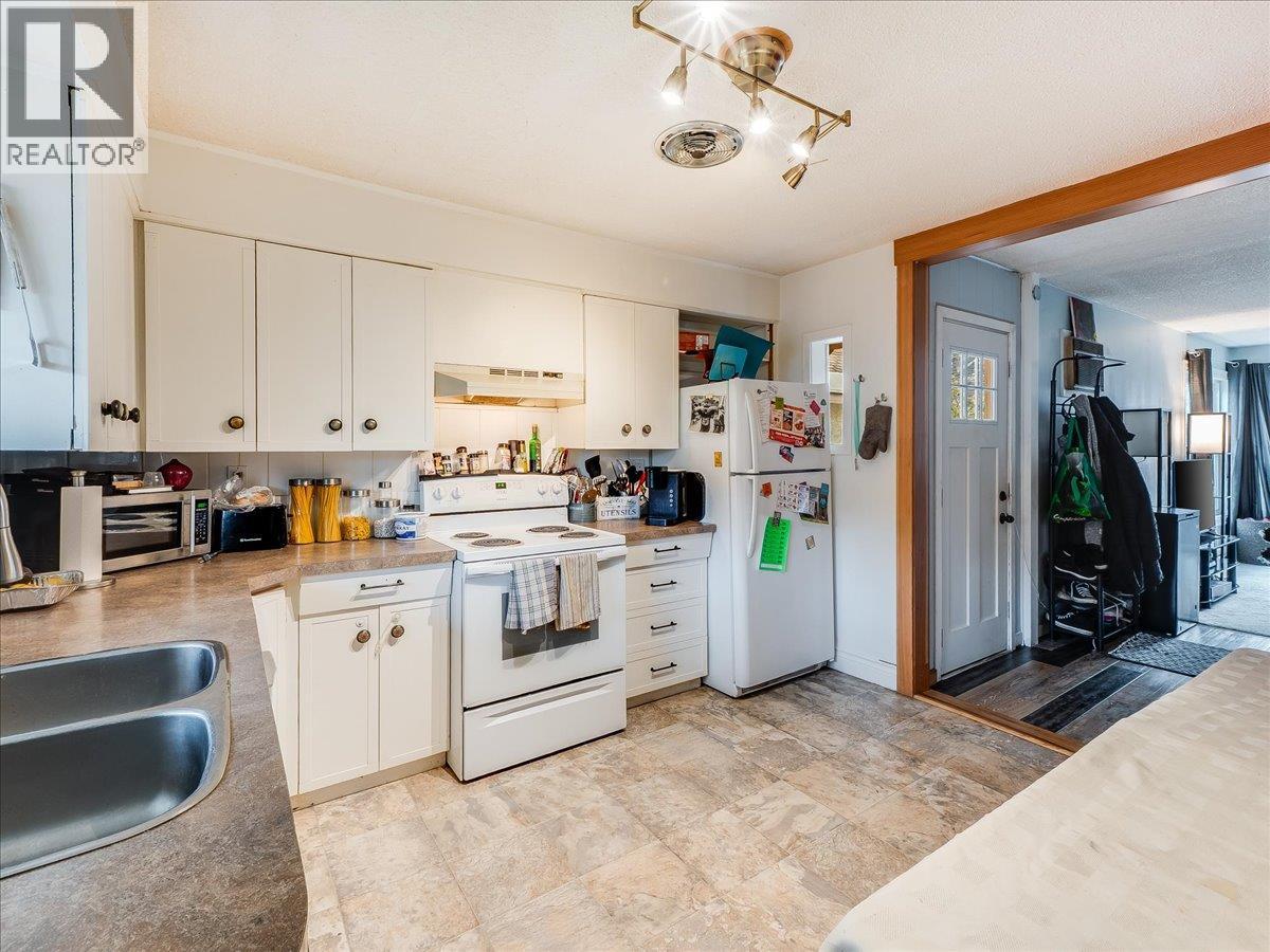 1773 Third Avenue, Trail