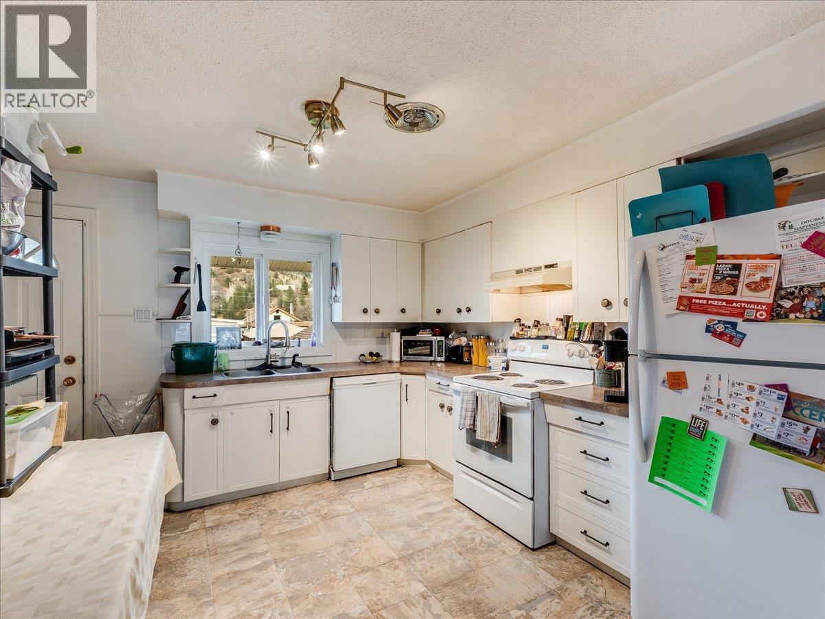 1773 Third Avenue, Trail