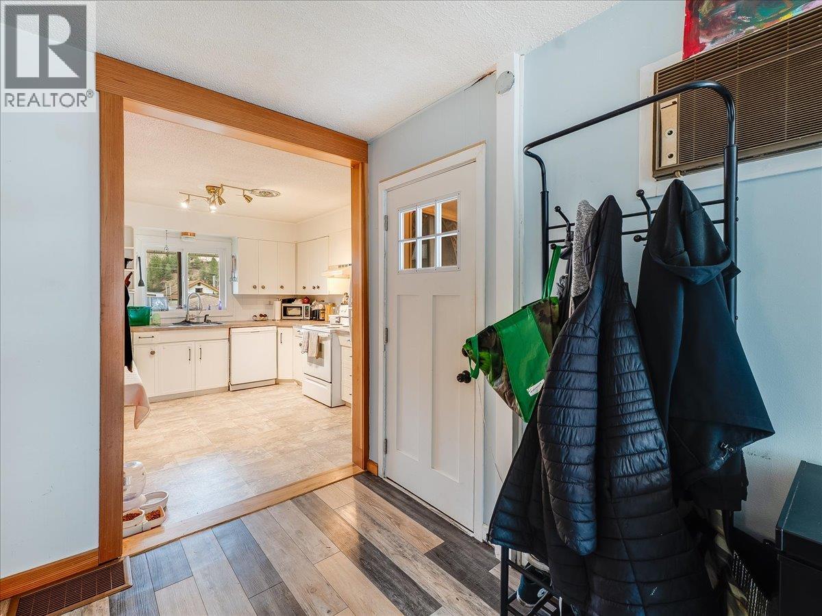 1773 Third Avenue, Trail