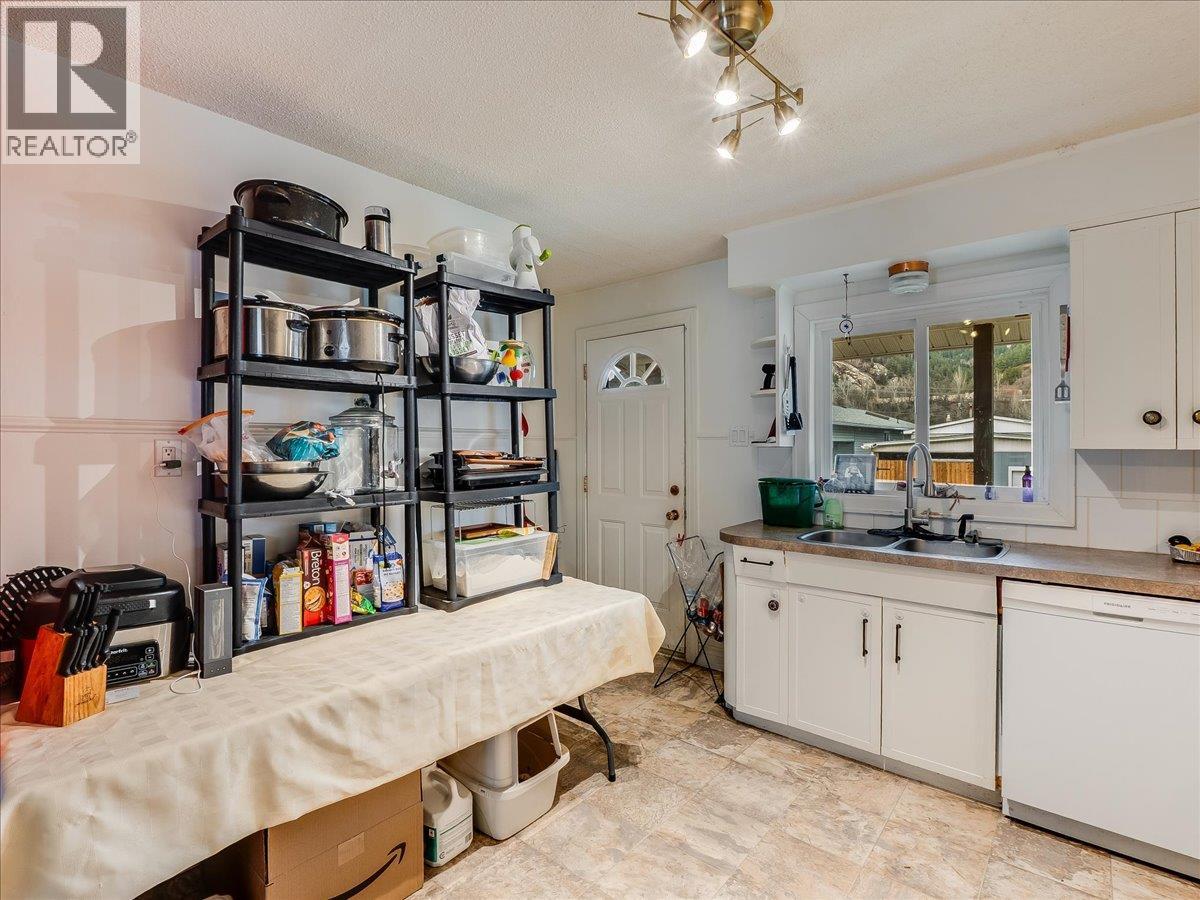 1773 Third Avenue, Trail