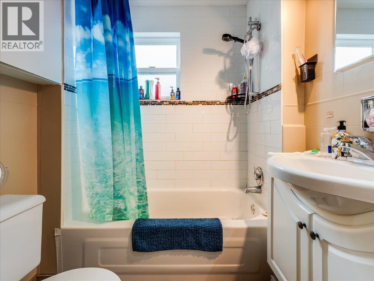 1773 Third Avenue, Trail