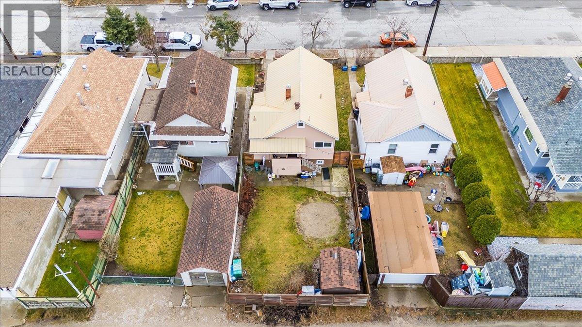 1773 Third Avenue, Trail