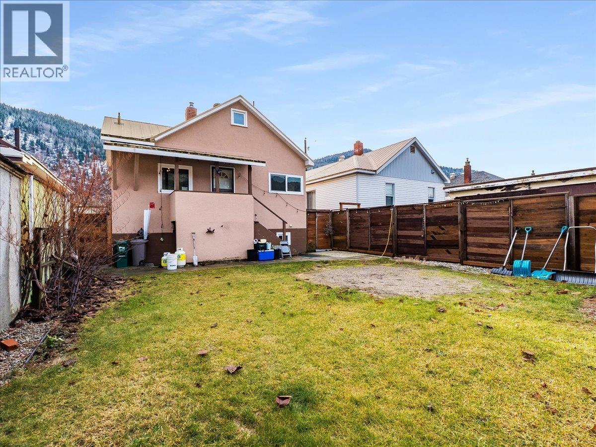 1773 Third Avenue, Trail