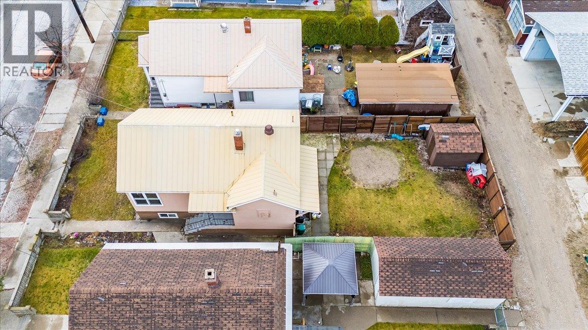 1773 Third Avenue, Trail