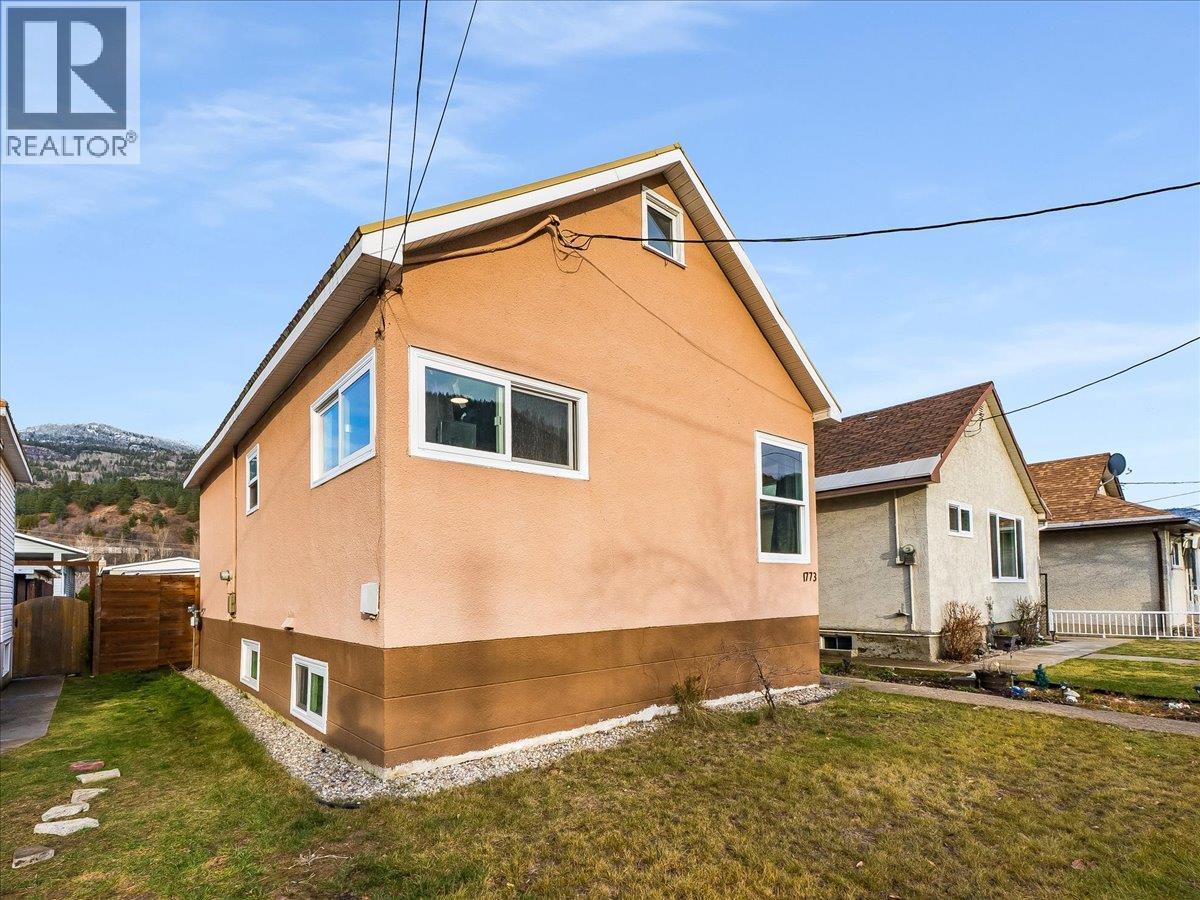 1773 Third Avenue, Trail