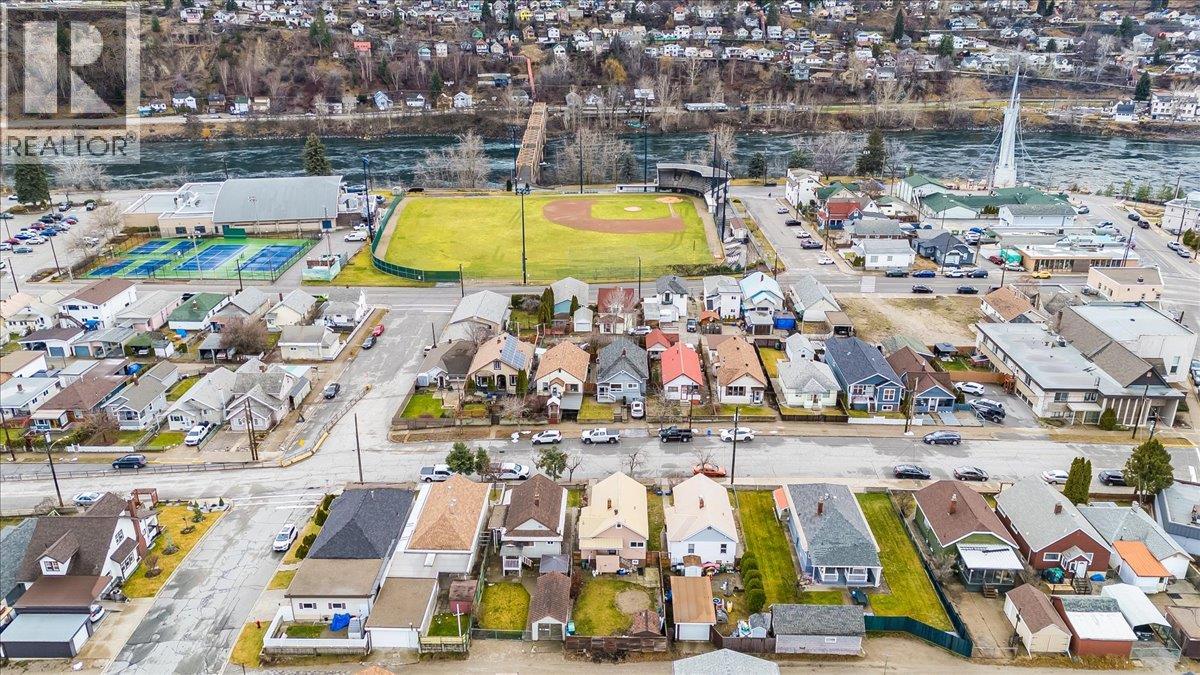 1773 Third Avenue, Trail