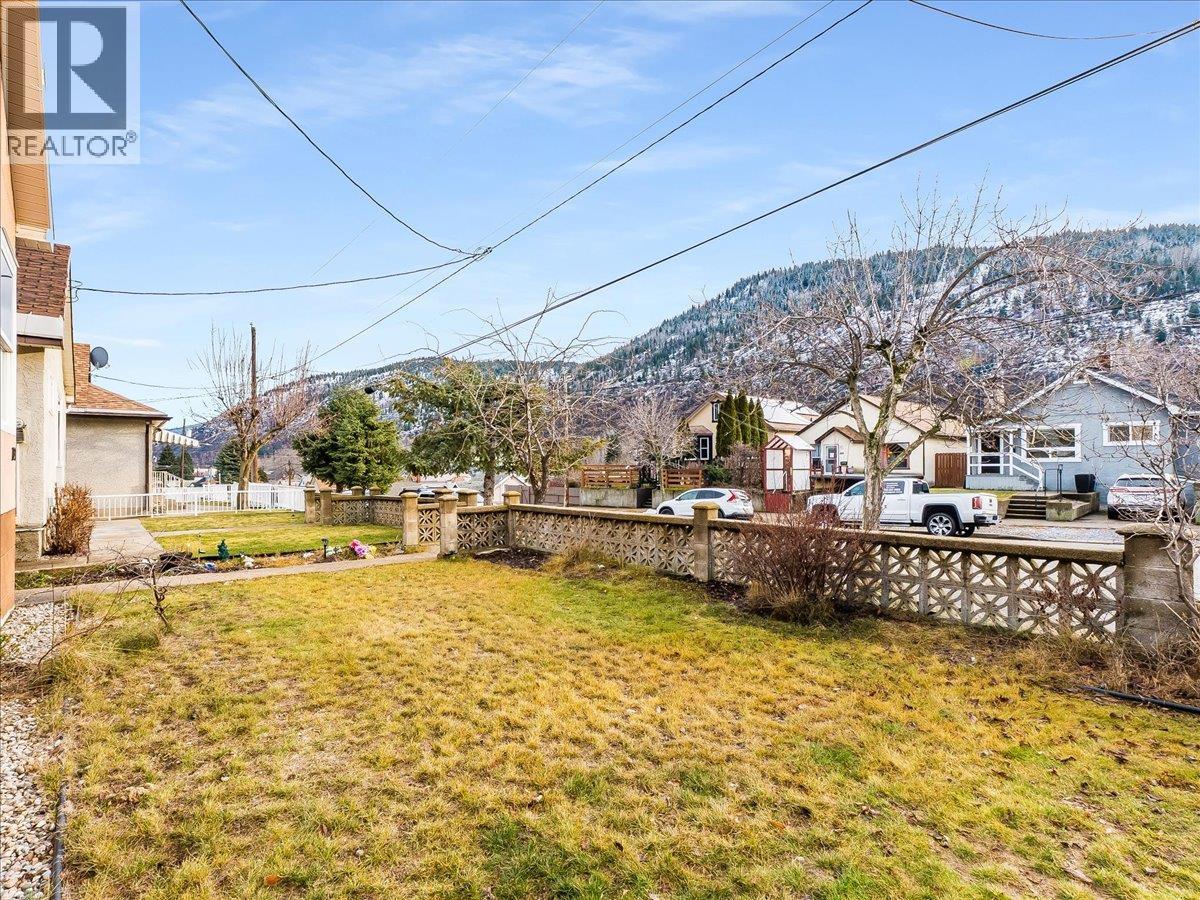 1773 Third Avenue, Trail