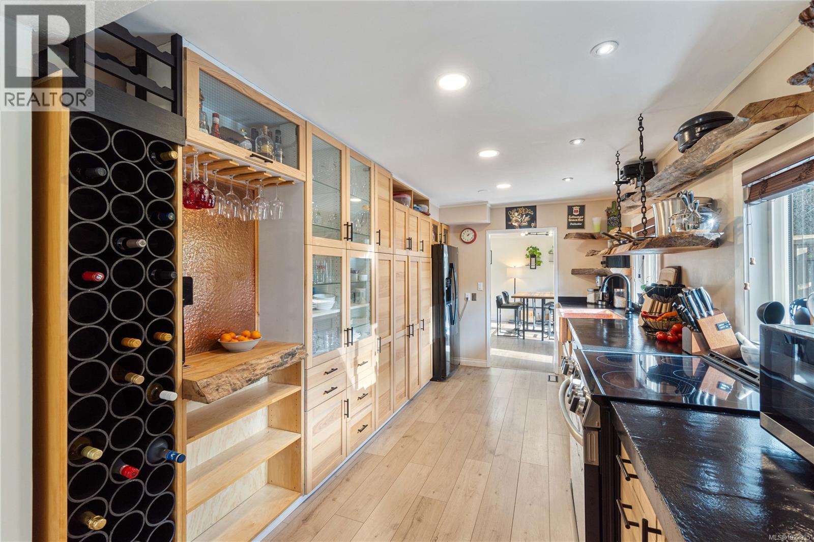 3872 Island Hwy W, Qualicum Beach