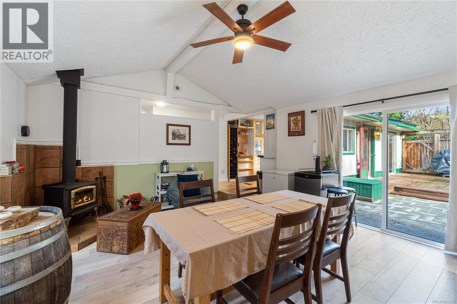 3872 Island Hwy W, Qualicum Beach