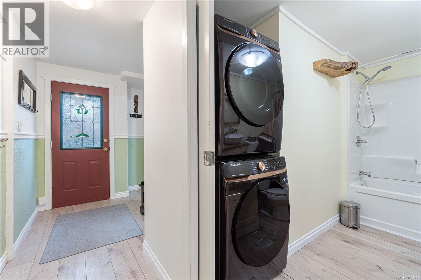 3872 Island Hwy W, Qualicum Beach