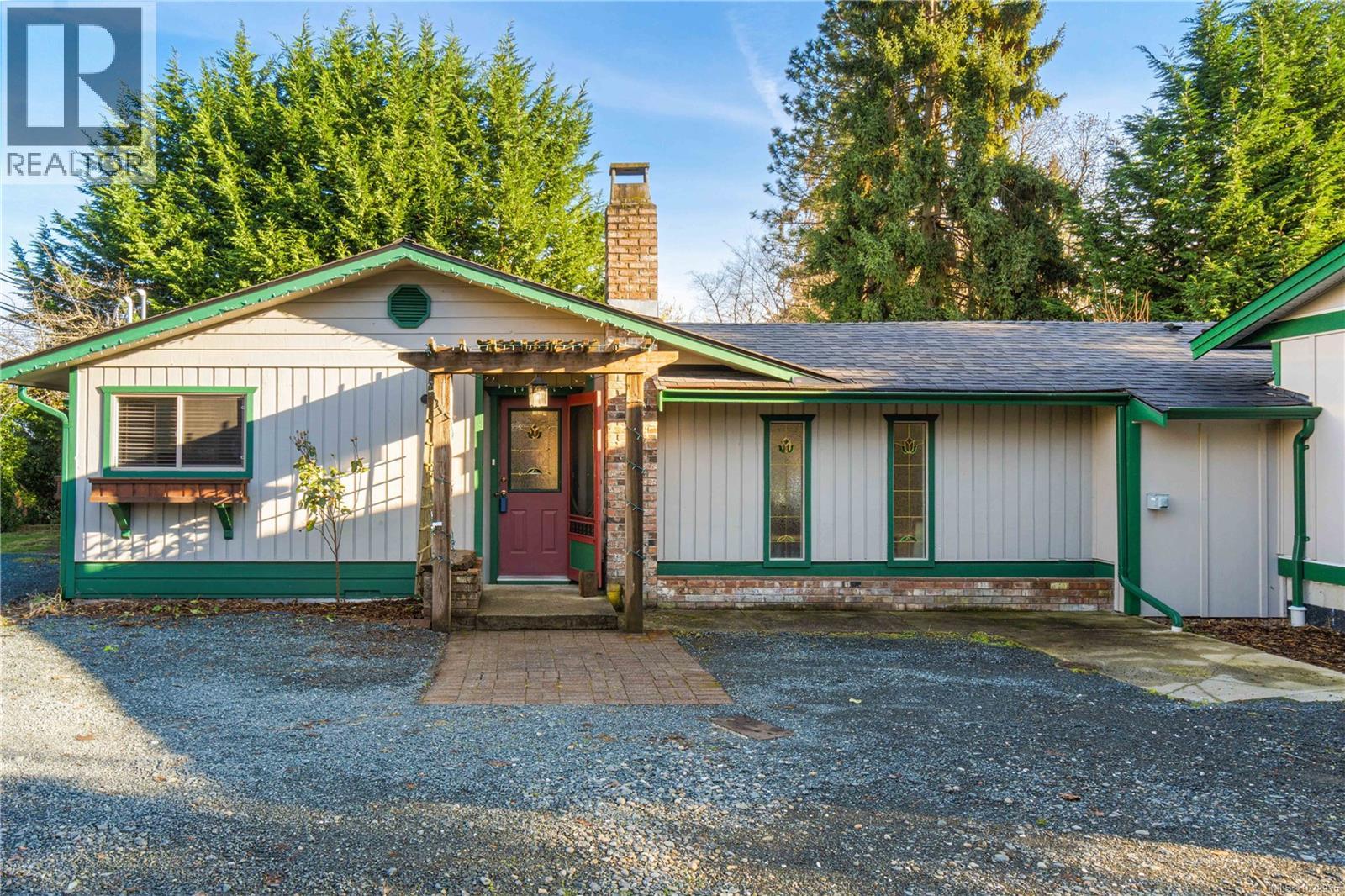 3872 Island Hwy W, Qualicum Beach