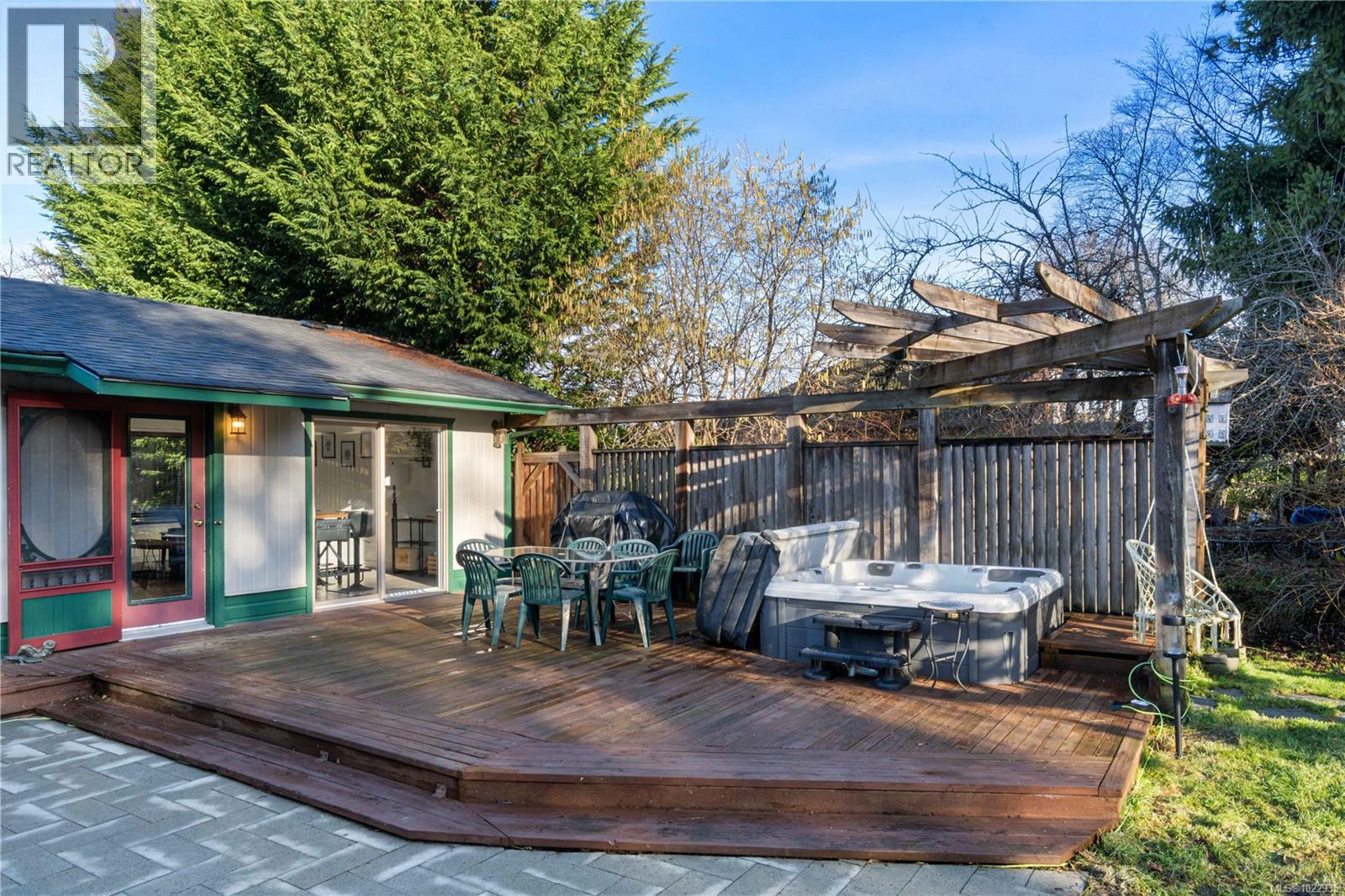 3872 Island Hwy W, Qualicum Beach