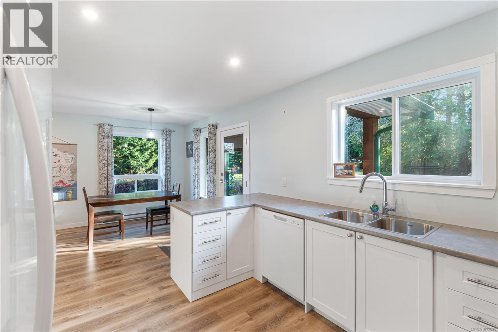 3872 Island Hwy W, Qualicum Beach