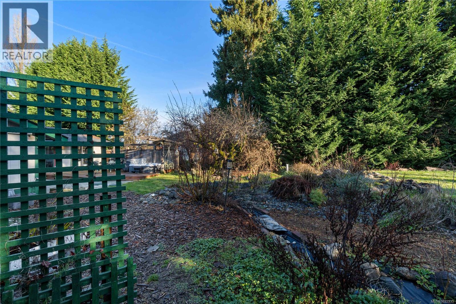 3872 Island Hwy W, Qualicum Beach