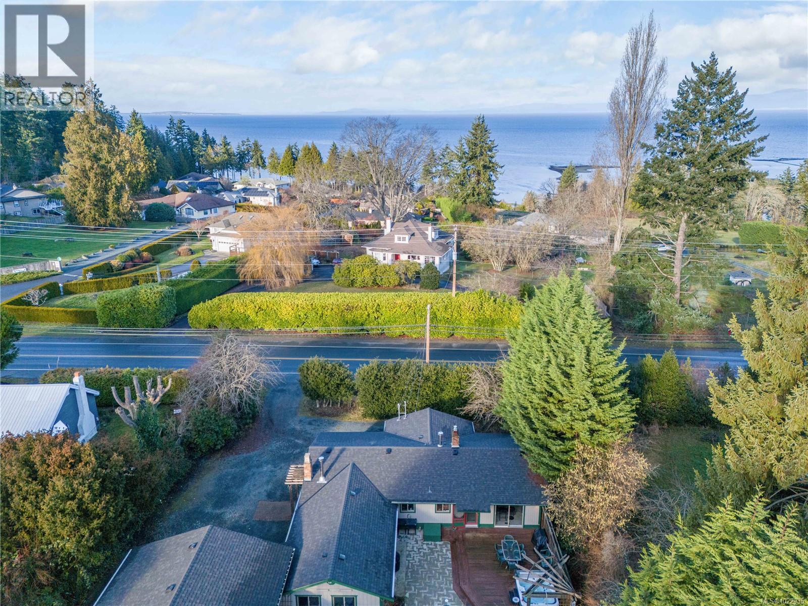 3872 Island Hwy W, Qualicum Beach