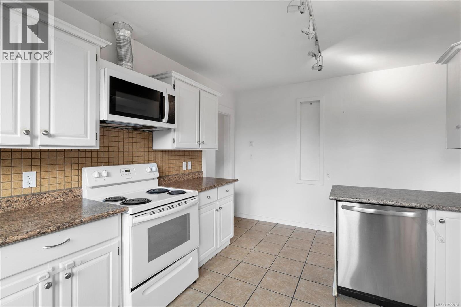 2969 Cedar Hill Rd, Victoria