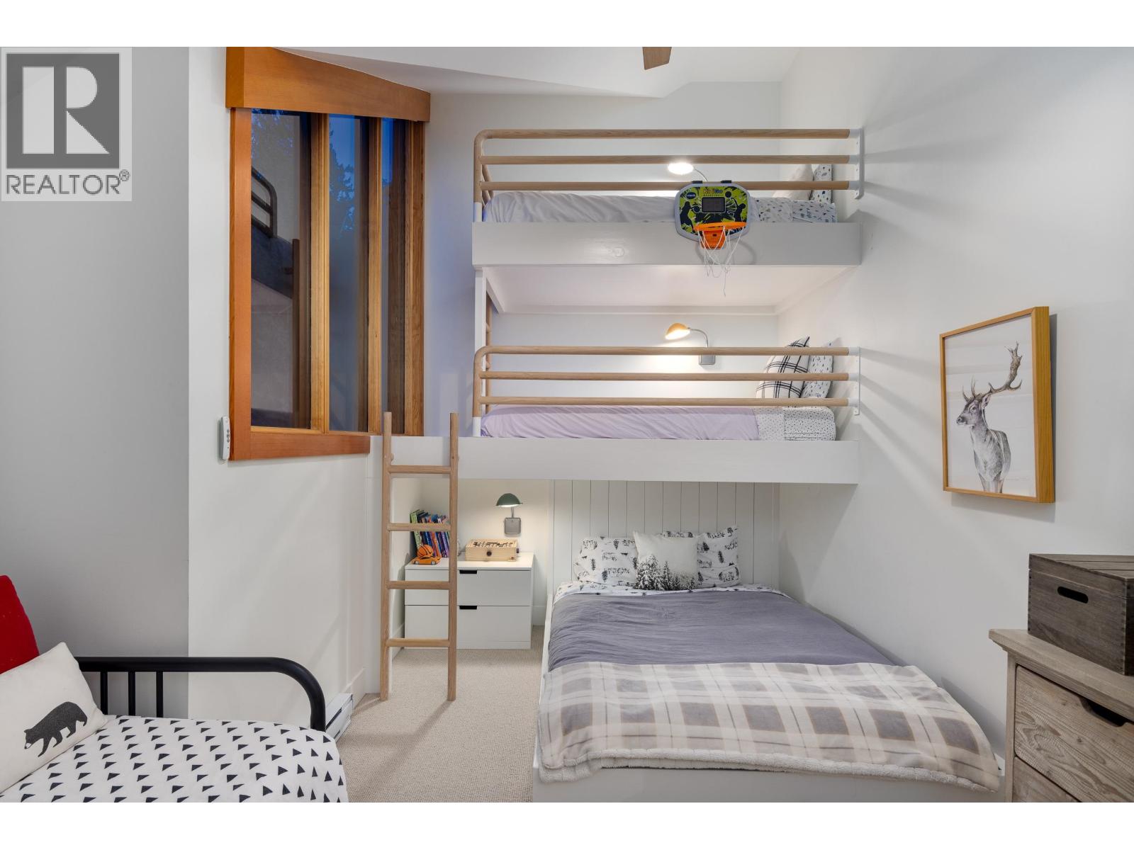 2 2221 GONDOLA WAY, Whistler