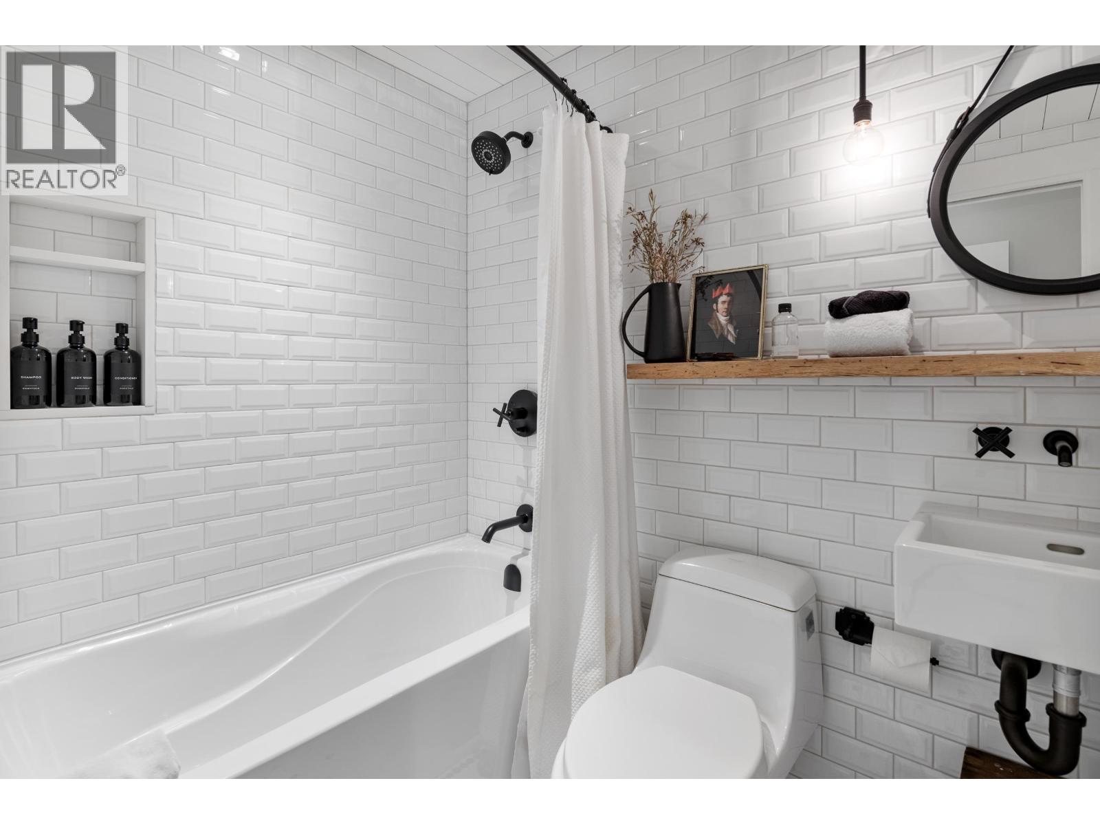 2 2221 GONDOLA WAY, Whistler