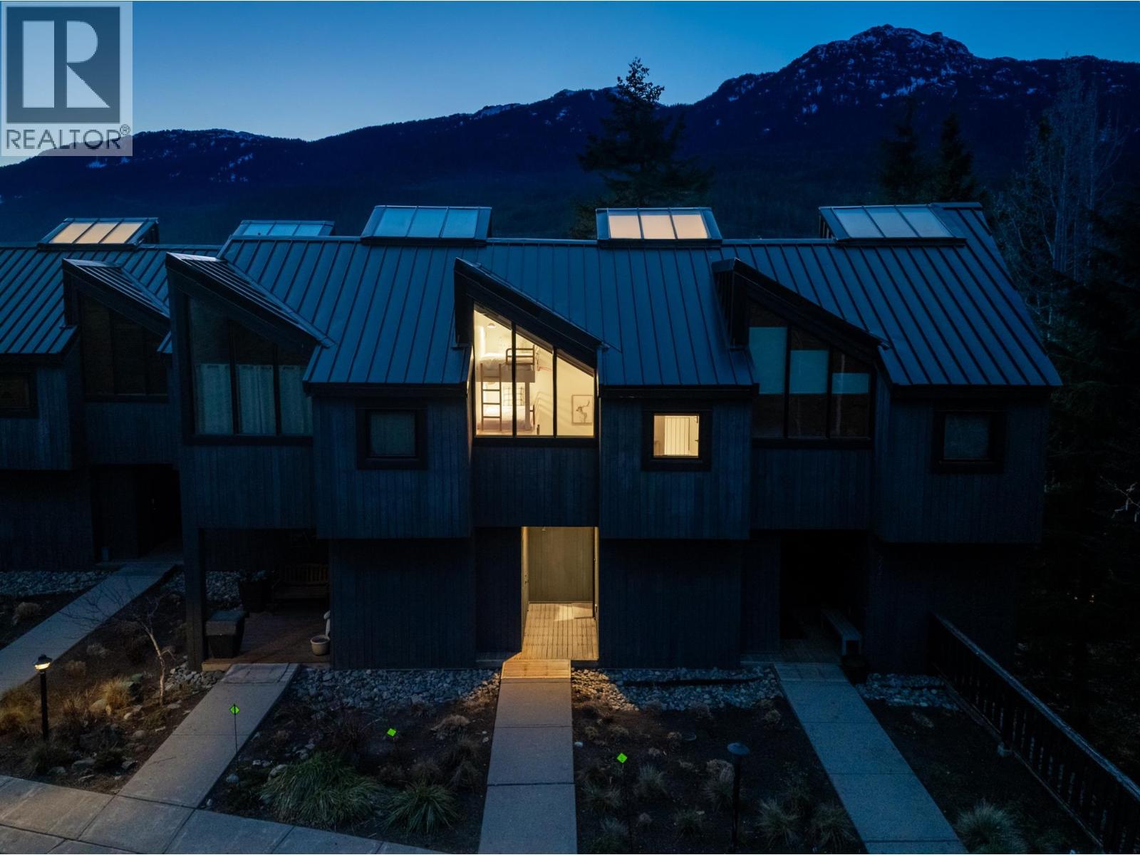 2 2221 GONDOLA WAY, Whistler
