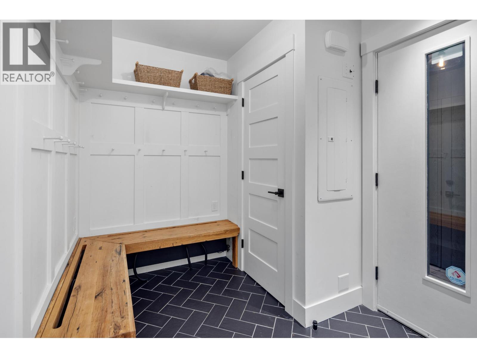 2 2221 GONDOLA WAY, Whistler