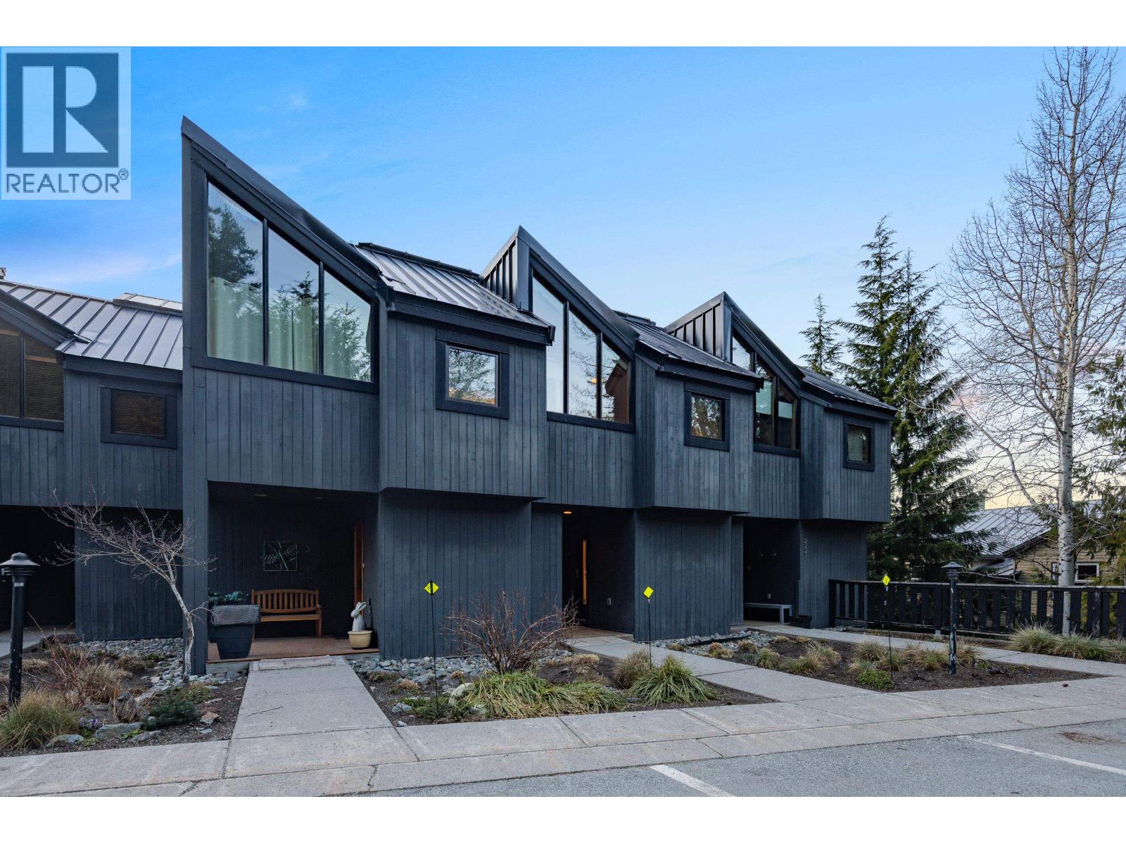 2 2221 GONDOLA WAY, Whistler