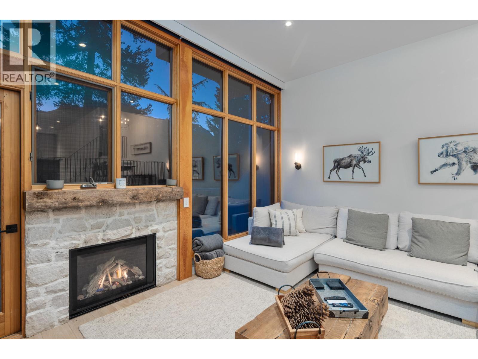 2 2221 GONDOLA WAY, Whistler