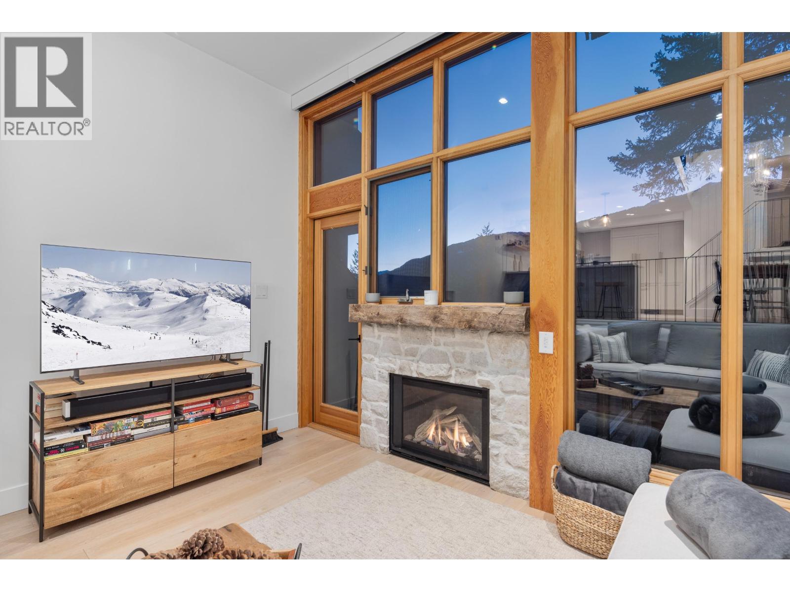 2 2221 GONDOLA WAY, Whistler