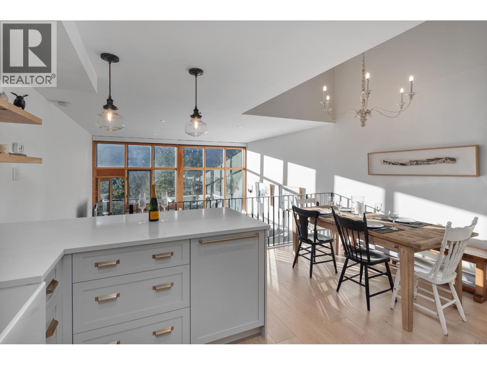 2 2221 GONDOLA WAY, Whistler