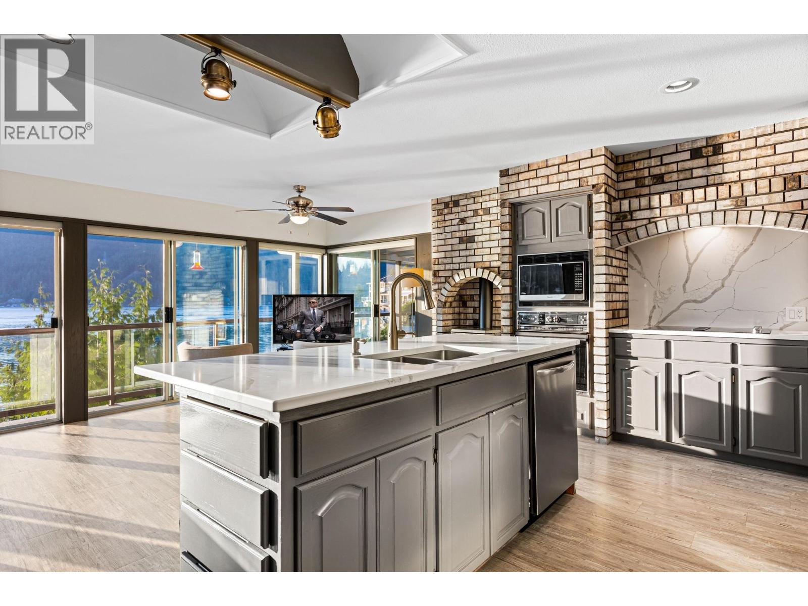 4995 ROBSON ROAD, Belcarra