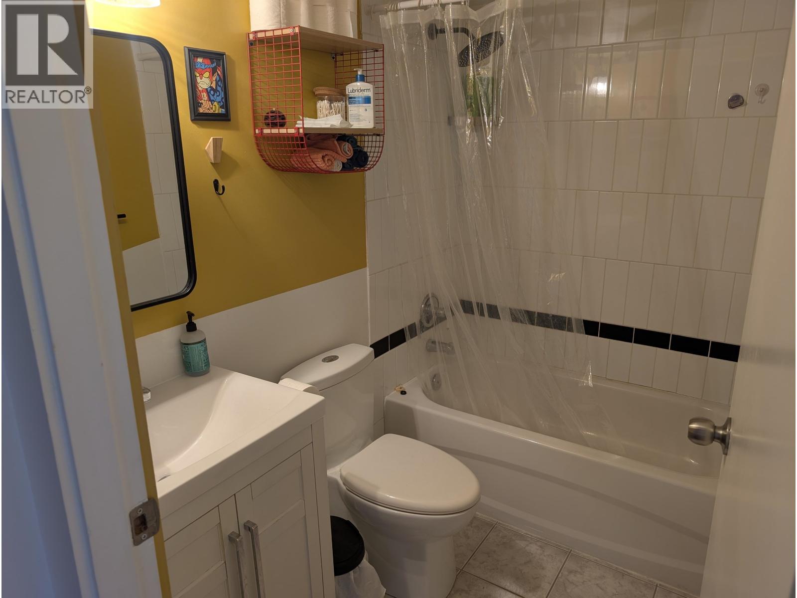 205 33 N TEMPLETON DRIVE, Vancouver