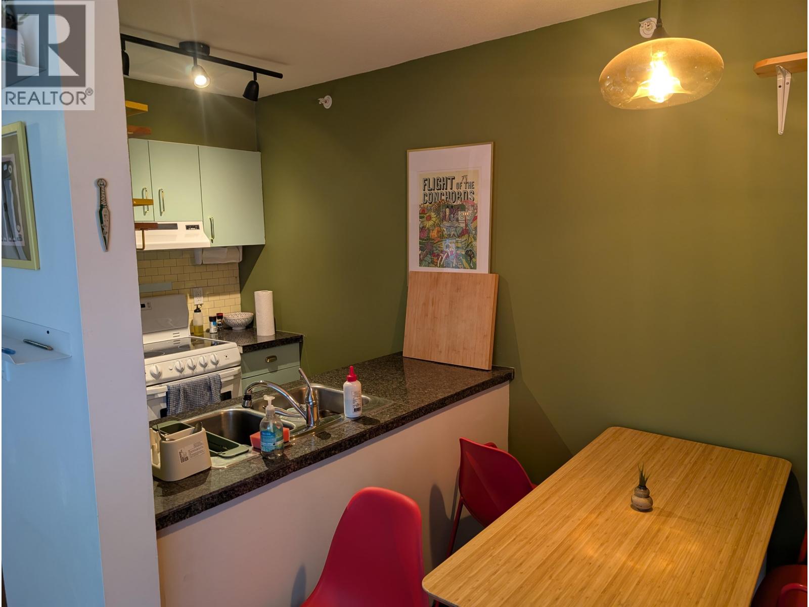 205 33 N TEMPLETON DRIVE, Vancouver