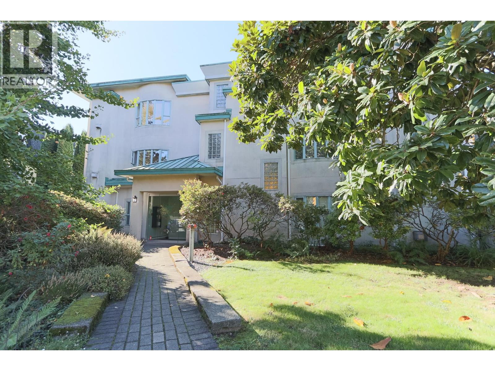 106 177 W 5TH STREET, North Vancouver