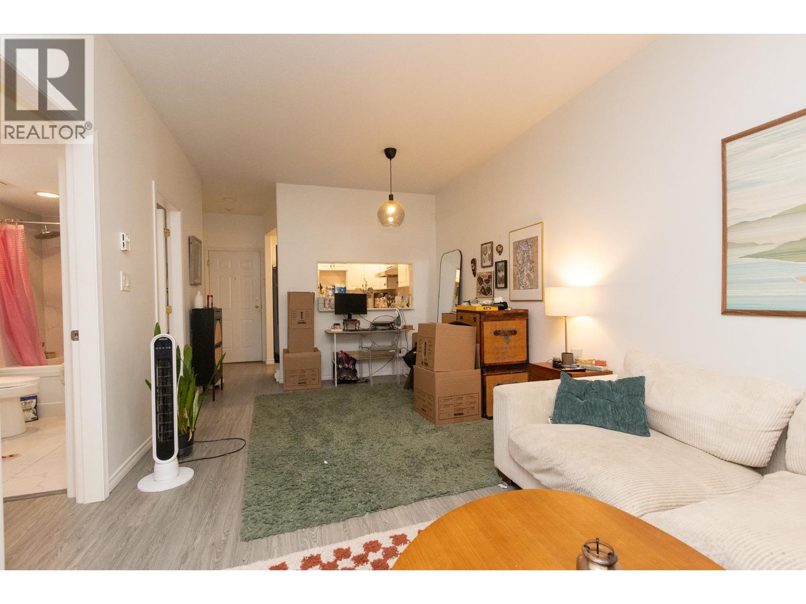 106 177 W 5TH STREET, North Vancouver