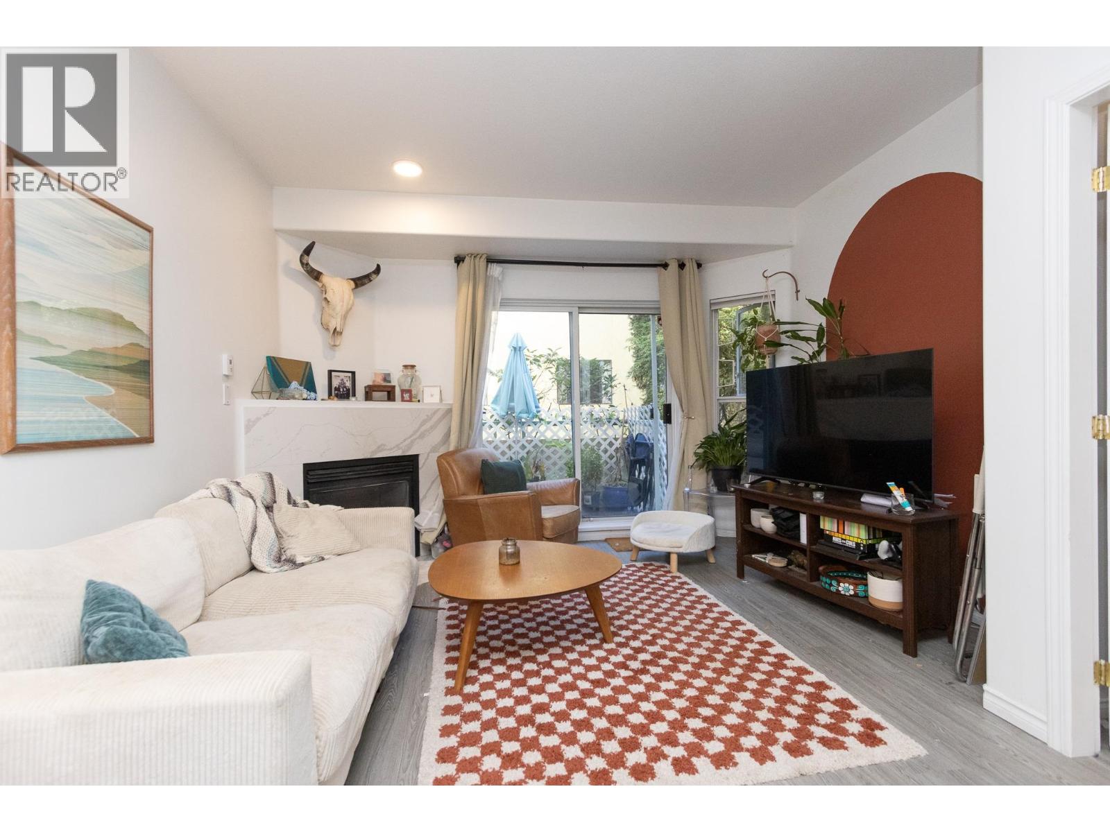 106 177 W 5TH STREET, North Vancouver