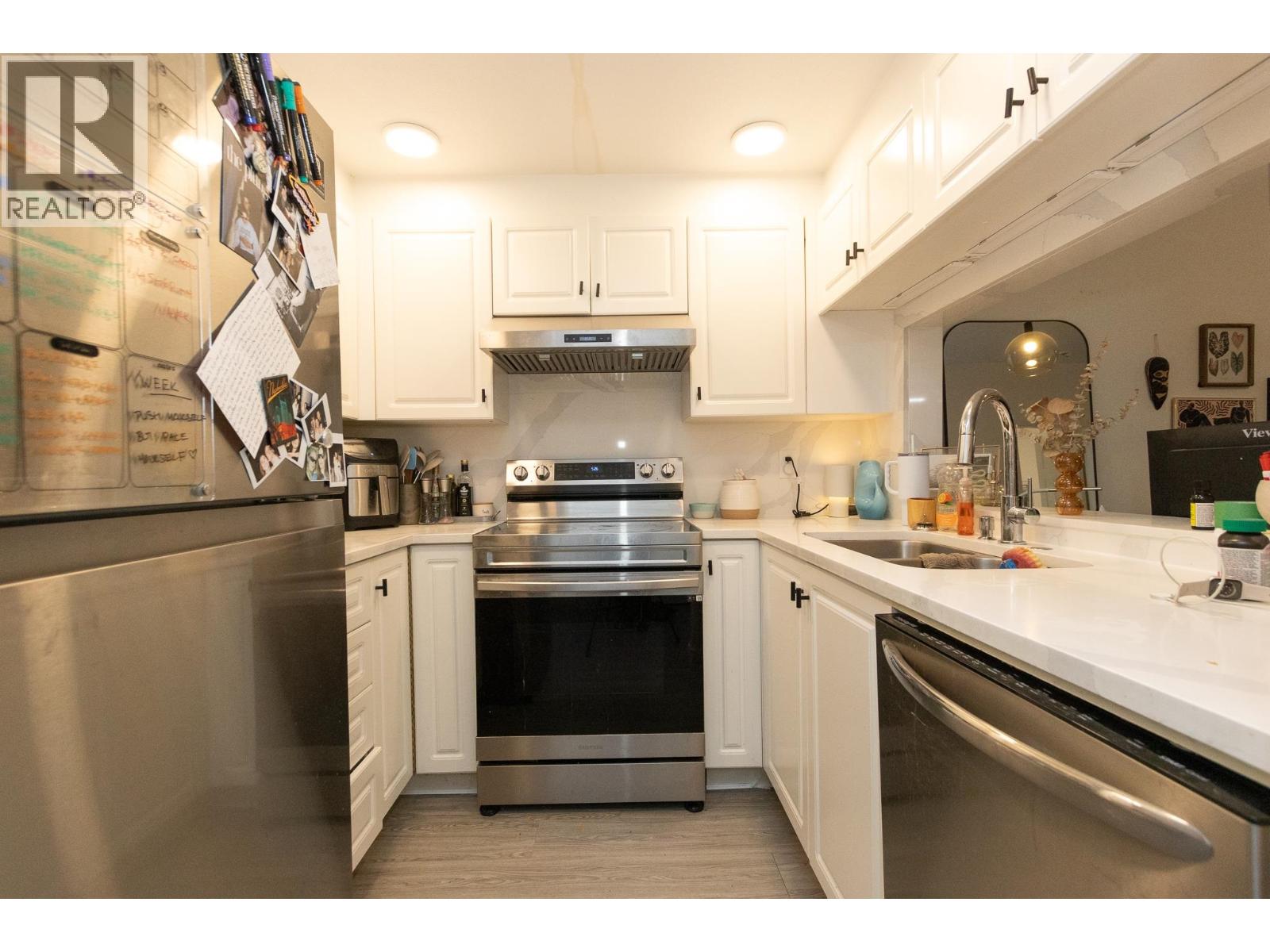 106 177 W 5TH STREET, North Vancouver