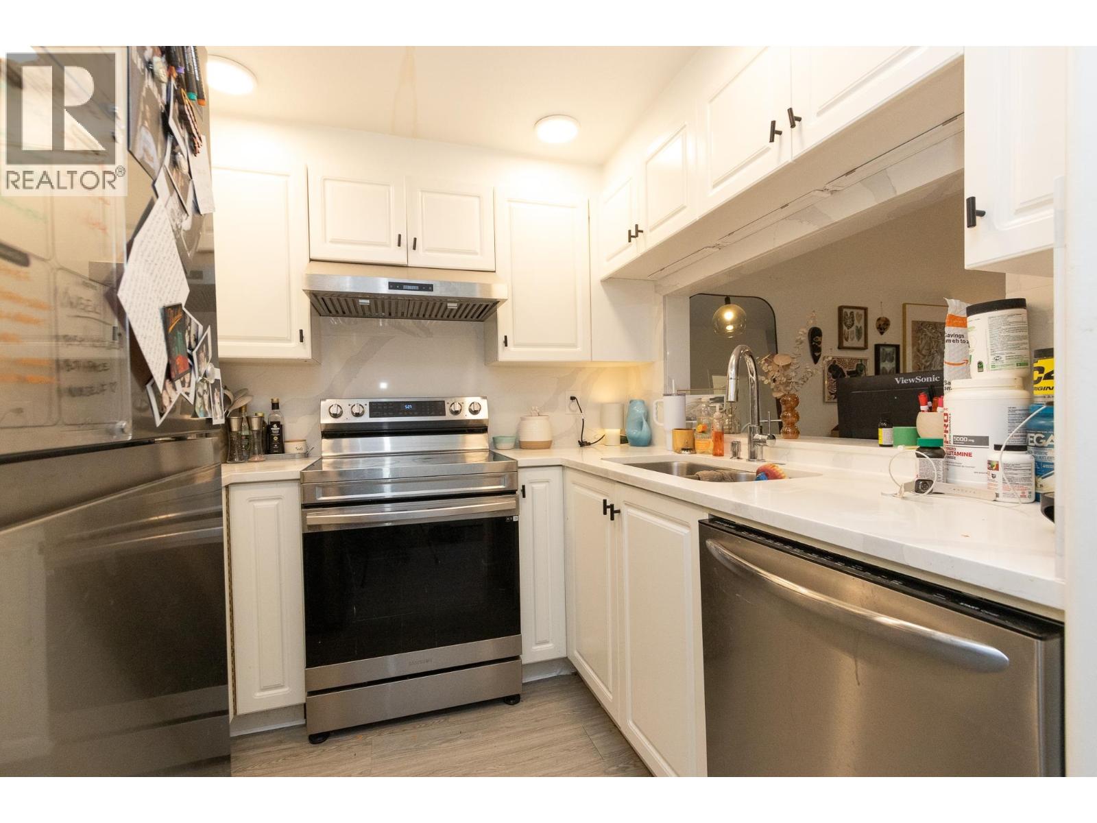 106 177 W 5TH STREET, North Vancouver