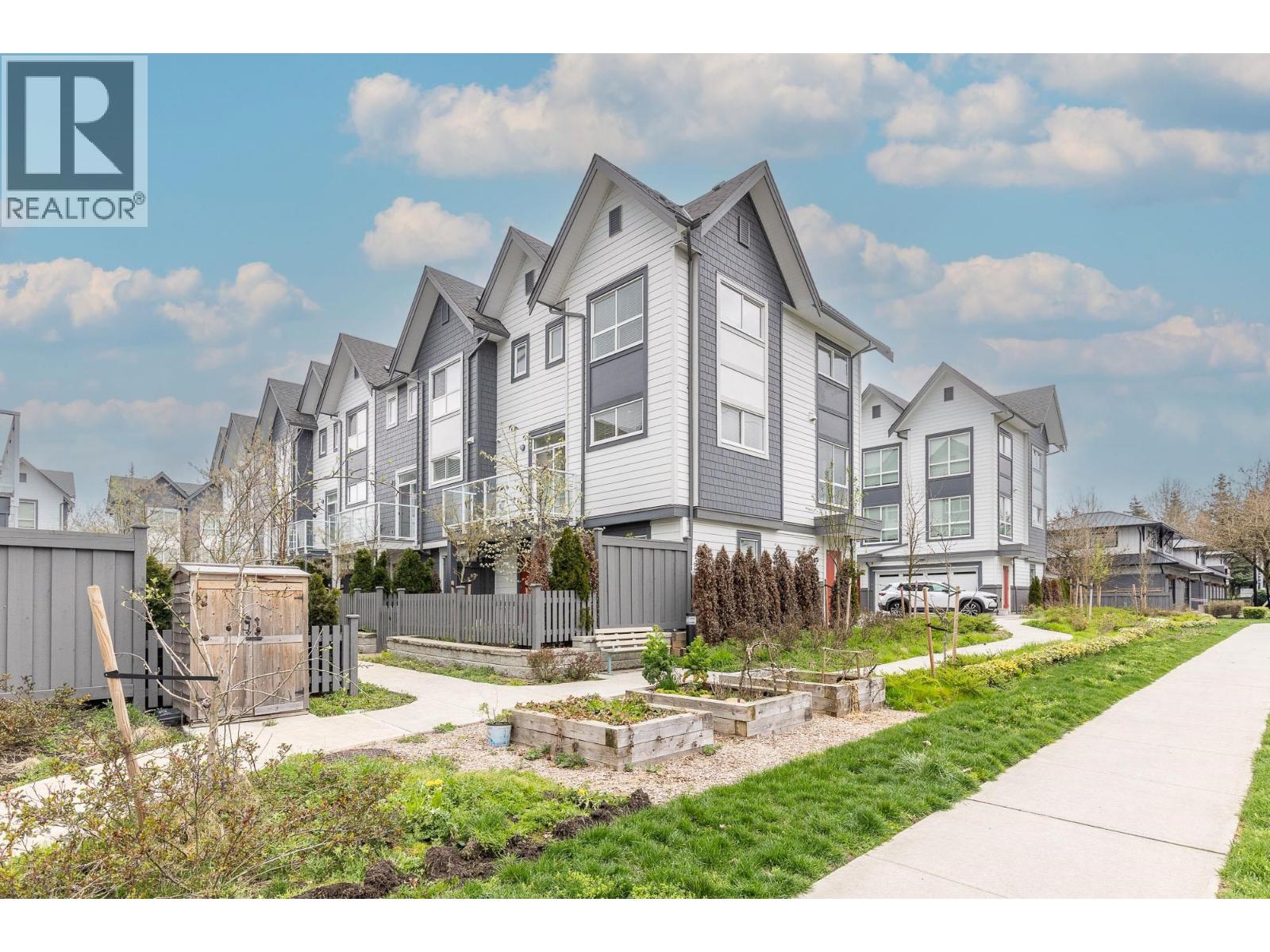 23785 DEWDNEY TRUNK Unit 20 photo 2