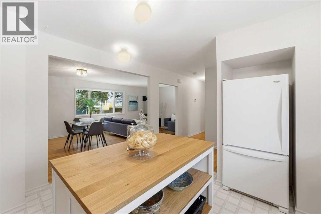 Single Family House Bungalow for Sale in  Woodlark Drive SW Wildwood Calgary 