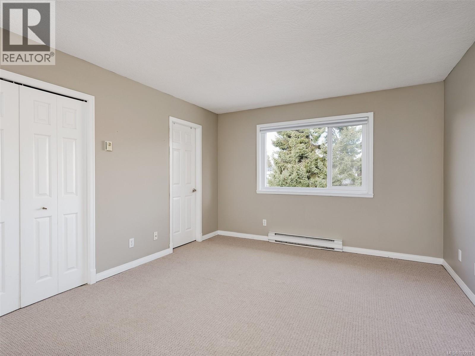 2344 Ocean Ave, Sidney